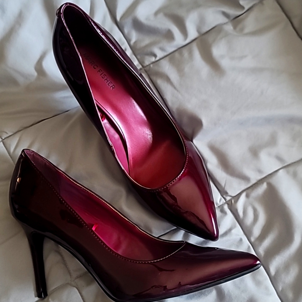 Marc Fisher Heels size 10, burgundy color, brand new, never worn!